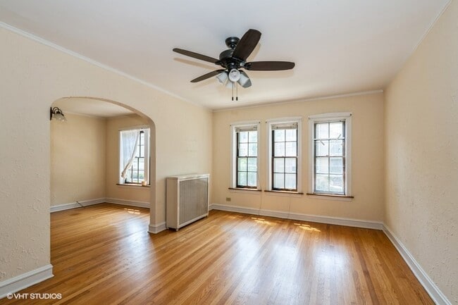 Foto del edificio - 6881 N Overhill Ave