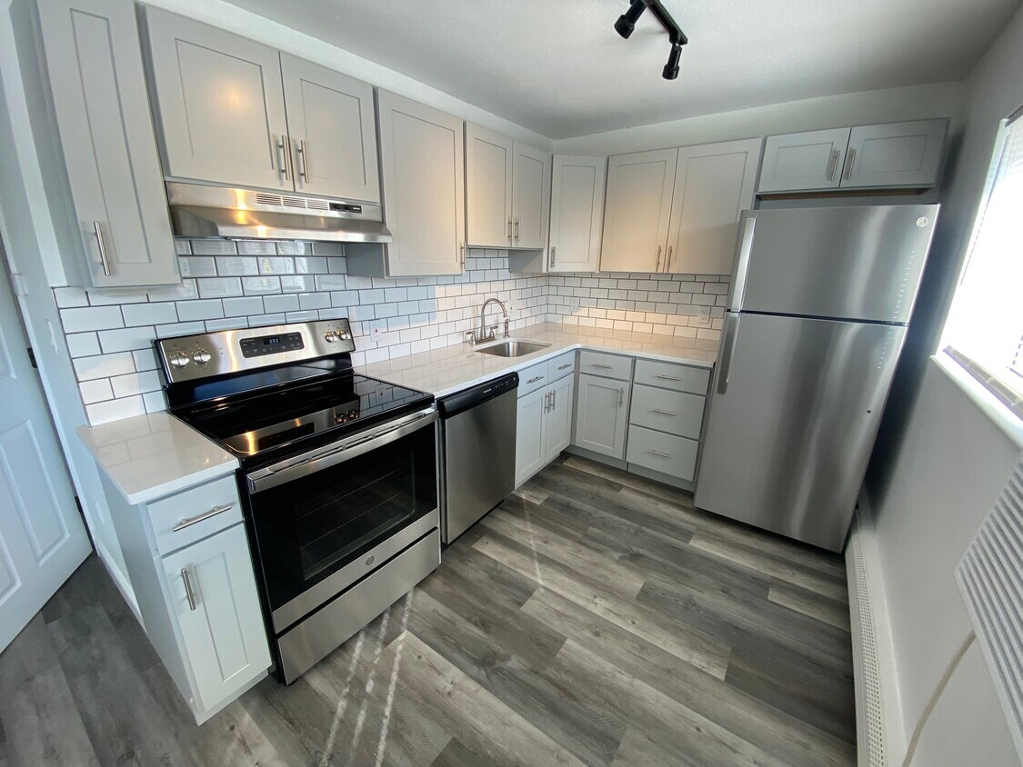 Primary Photo - 172 School St