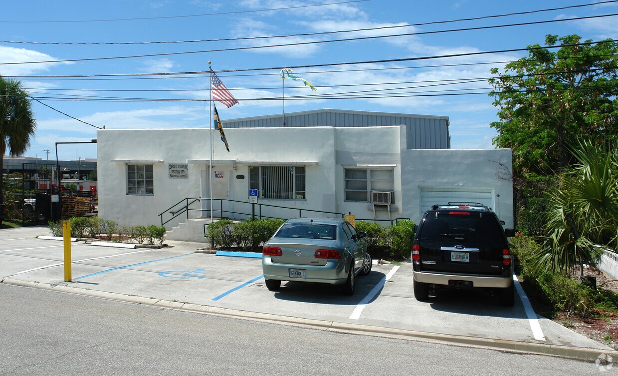 Building Photo - 202 2nd Ave