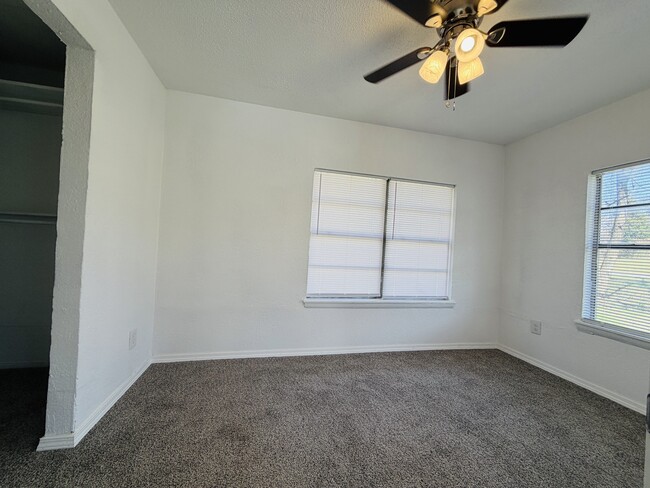 Foto del edificio - 2301 S Westminster Rd