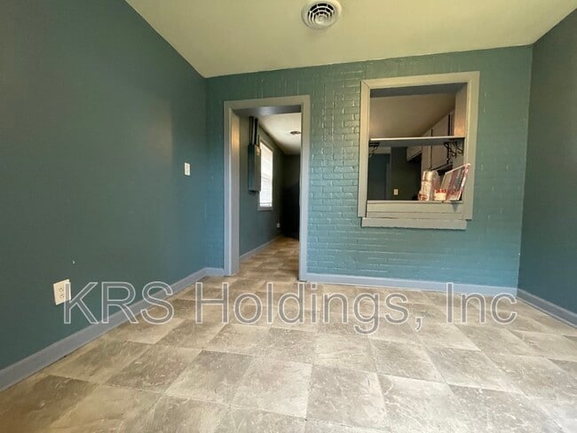 Building Photo - 706 Burgess Ave
