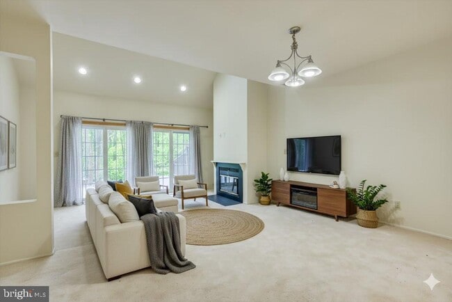 Building Photo - 112 Appletree Ct