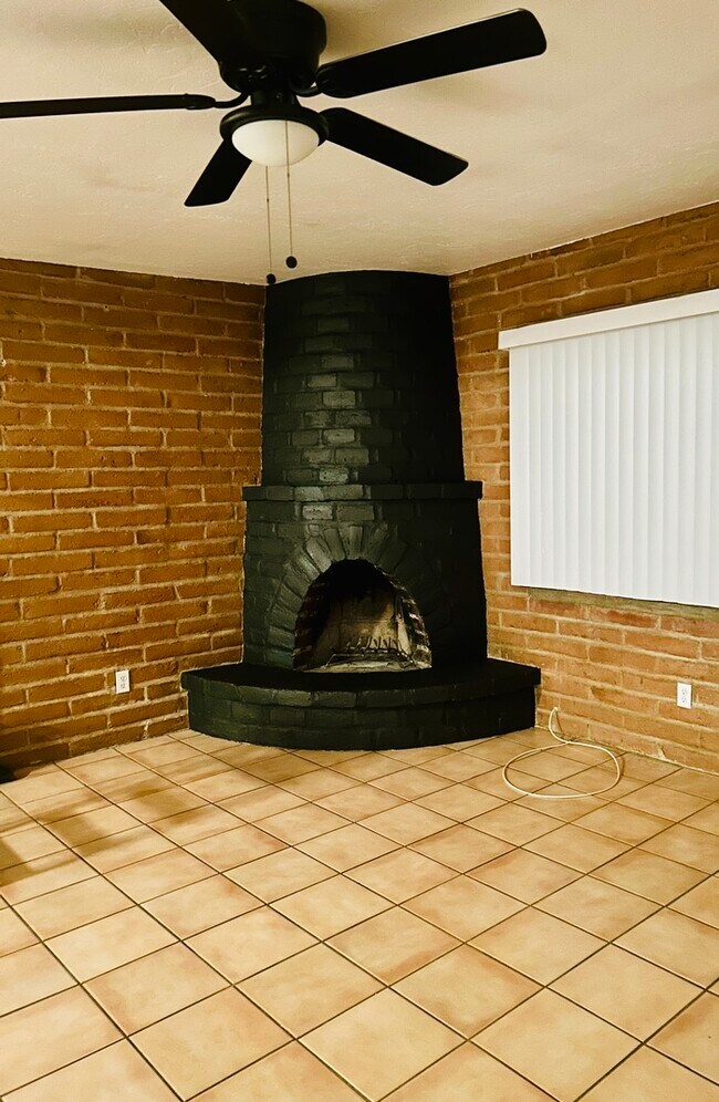 Foto del edificio - FOR RENT