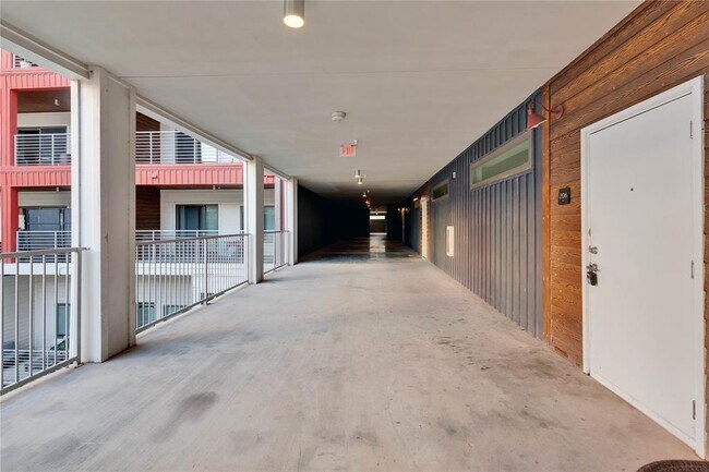 Foto del edificio - 4361 S Congress Ave