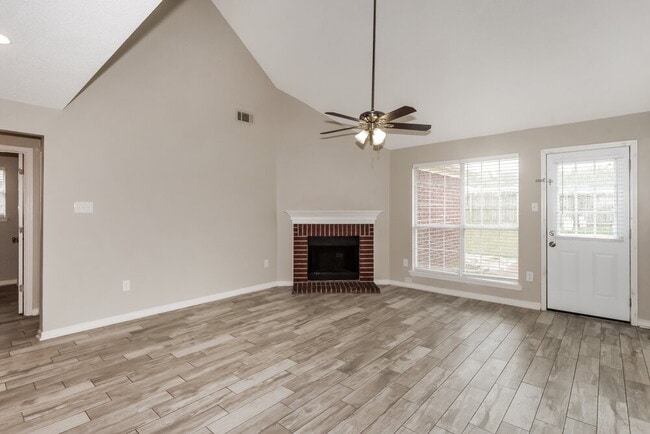 Foto del edificio - 12923 Fox Ridge Ln