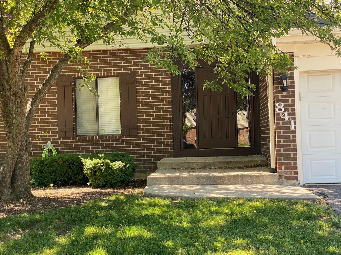 Primary Photo - 841 Cross Creek Ct