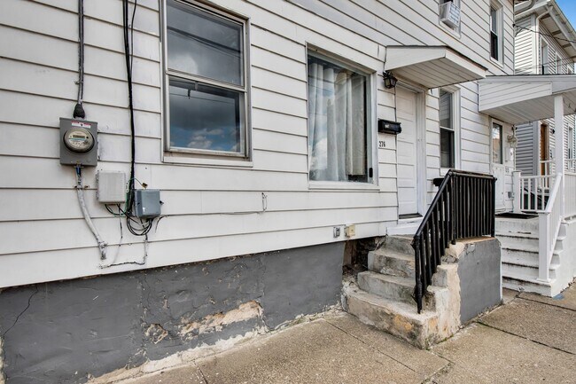 Foto del edificio - 276 W St Joseph St