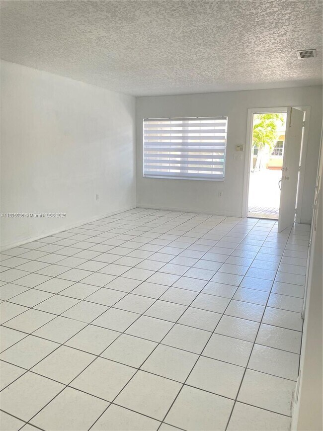 Foto del edificio - 15869 SW 70th Terrace