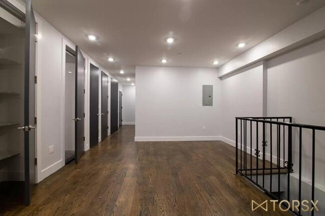 Building Photo - 1 bedroom in BROOKLYN NY 11206