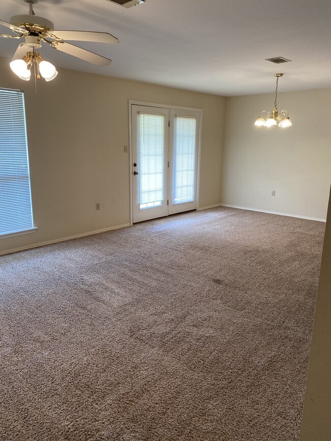 LIVING ROOM - 9 S Joplin Loop