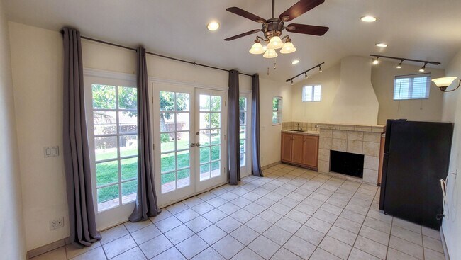 Foto del edificio - IMMEDIATELY AVAILABLE!  Secret Garden Stud...