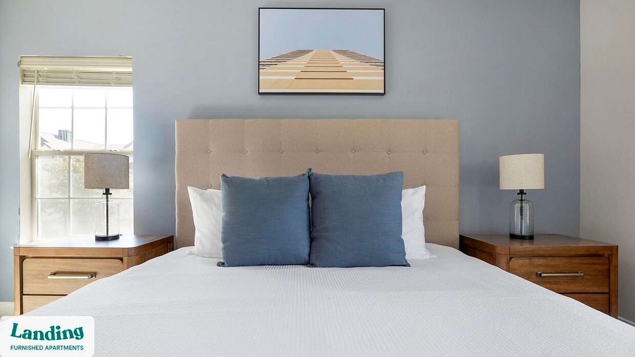 Primary Photo - 100 Crossing Blvd