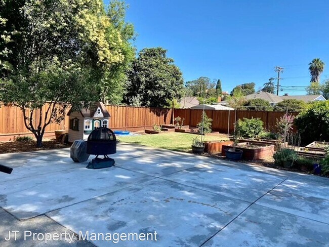 Building Photo - 3 br, 2 bath House - 2100 Ricardo Dr