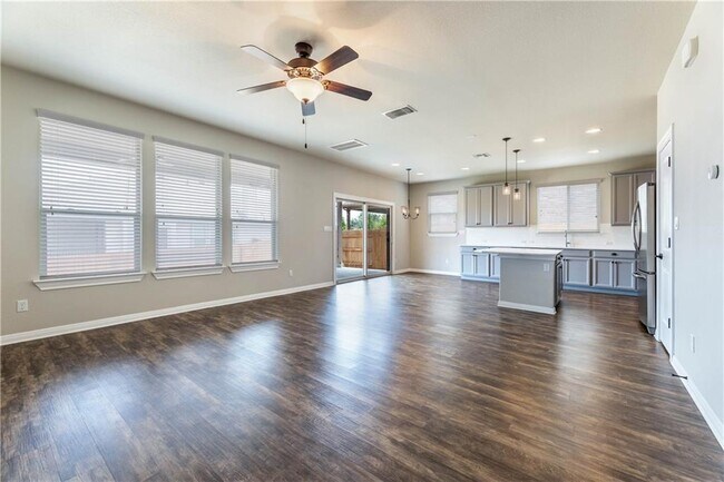 Foto del edificio - 5413 Traviston Dr