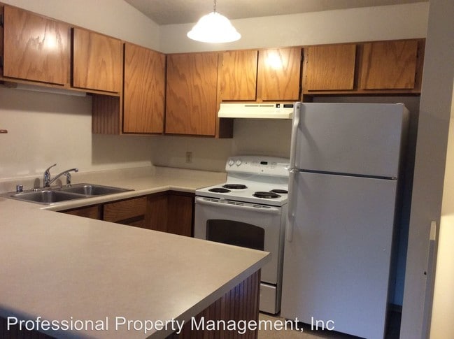 Building Photo - 806 Spartan Dr