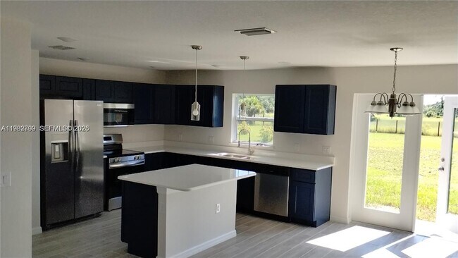 Foto del edificio - 225 S Fronda St