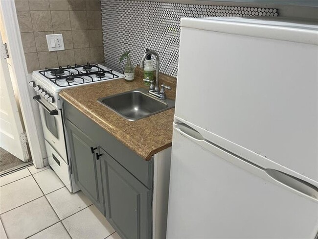 Building Photo - 505 N 20th Ave