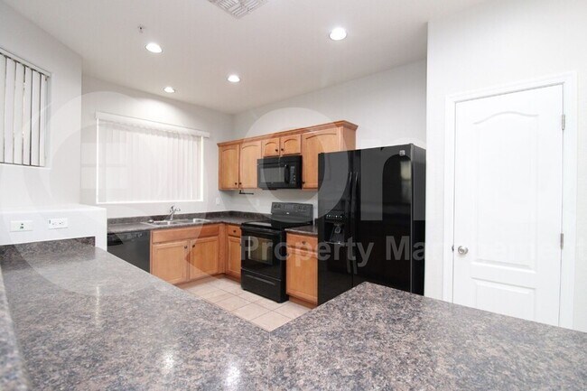 Building Photo - 8147 W Lynwood St