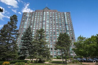 Building Photo - 2155 Burnhamthorpe Rd W