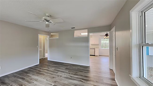 Foto del edificio - 120 S Hull Ave