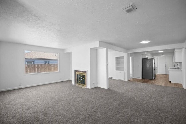 Building Photo - 308 E 7th Ave