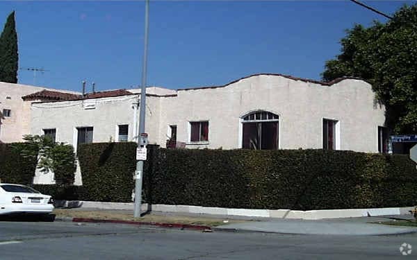 Building Photo - 901 N El Centro Ave