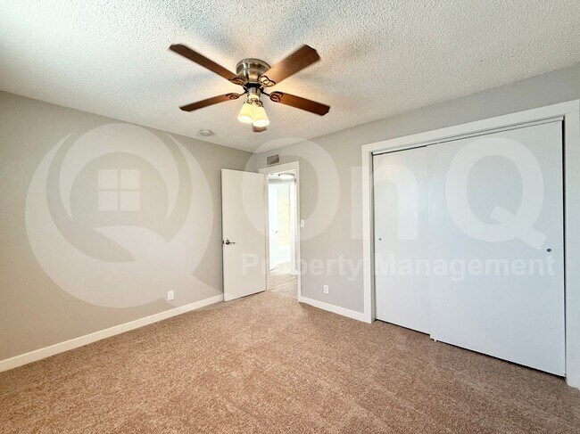 Foto del edificio - 2210 W Devonshire Ave