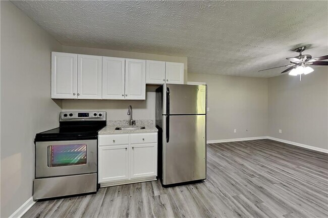 Foto del edificio - 658 Castlebrooke Way SE