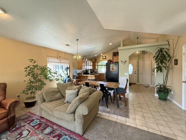 Foto del edificio - 1176 NE Bonny Doon Ln