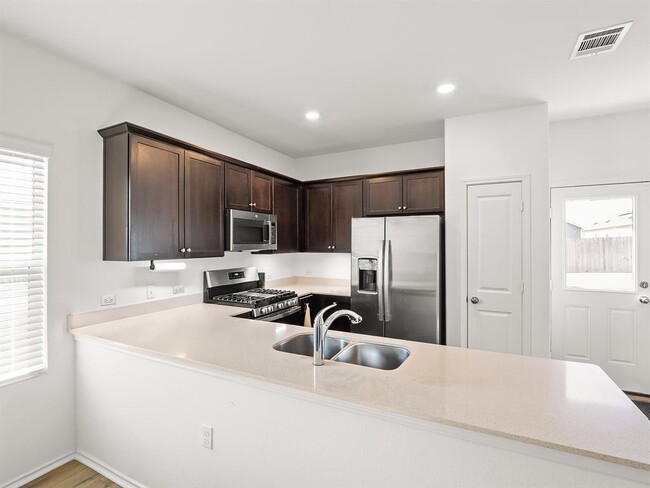 Foto del edificio - 2729 Louris Ln