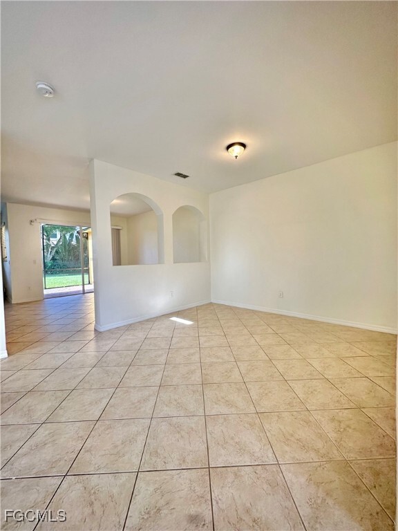 Building Photo - 10101 Tin Maple Dr
