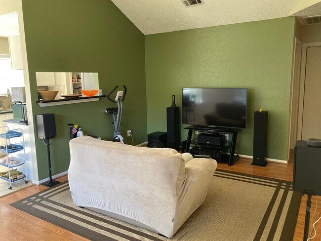 Building Photo - 10611 Grand Pines Dr