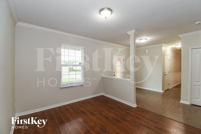 Foto del edificio - 10280 Magnolia Hills Drive