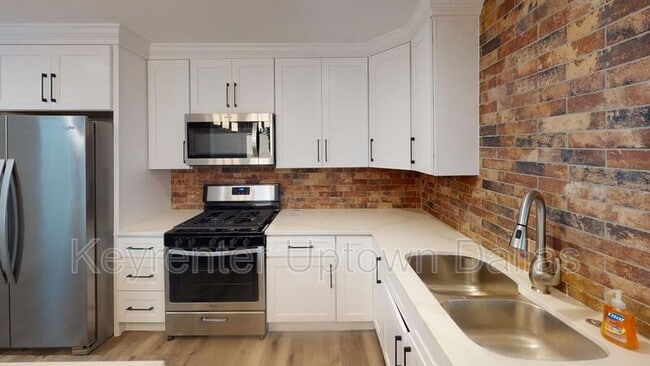 Building Photo - 317 S Montreal Ave
