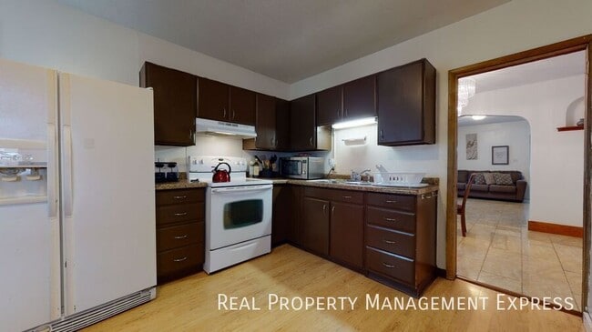 Building Photo - 3 Bed 1 Bath Home near Downtown Sioux Falls!