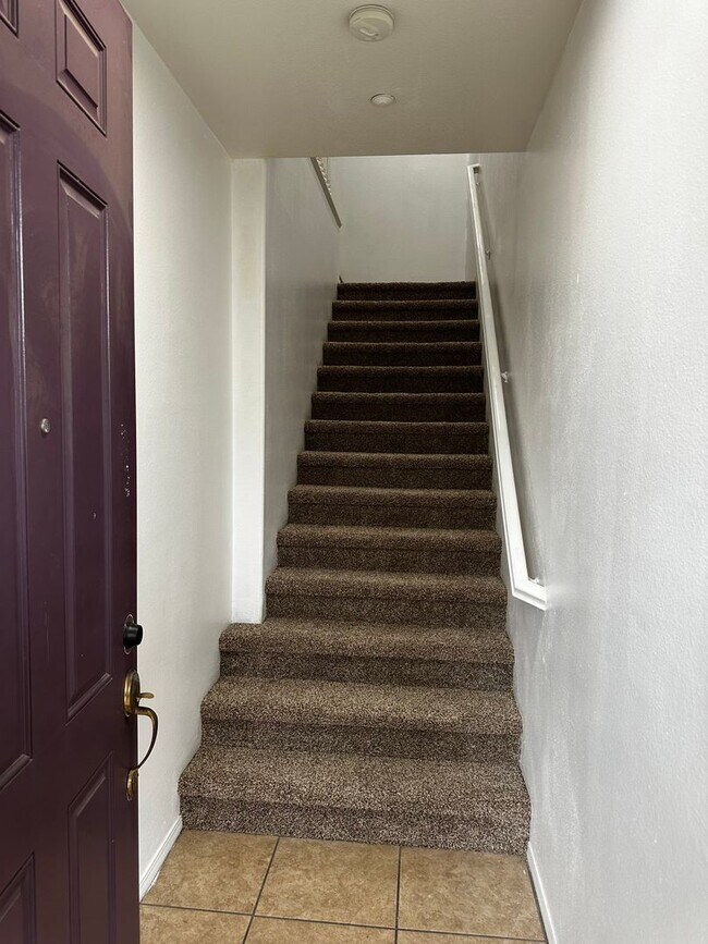 Building Photo - Moreno Valley Townhome for Rent