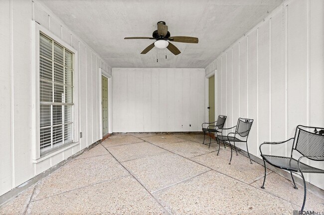 Foto del edificio - 9256 Bermuda Ave