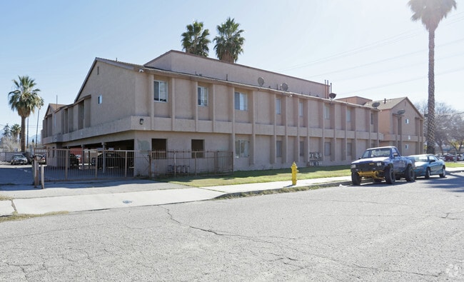 1319 N Acaia Ave - 1319 N Acacia Ave