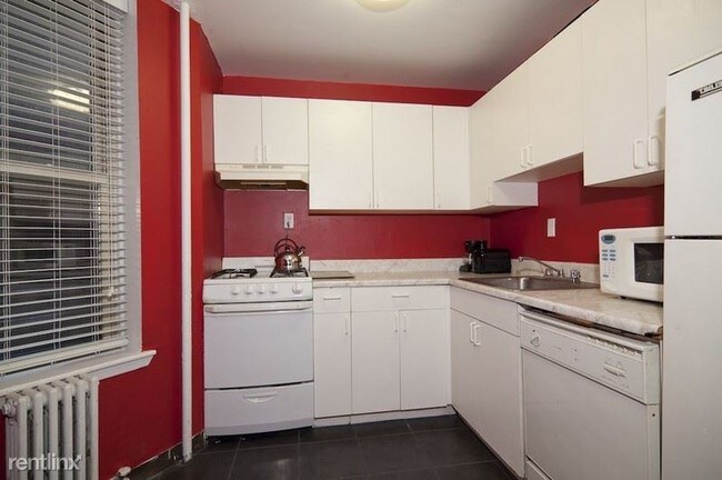 Building Photo - 1322 10th St NW