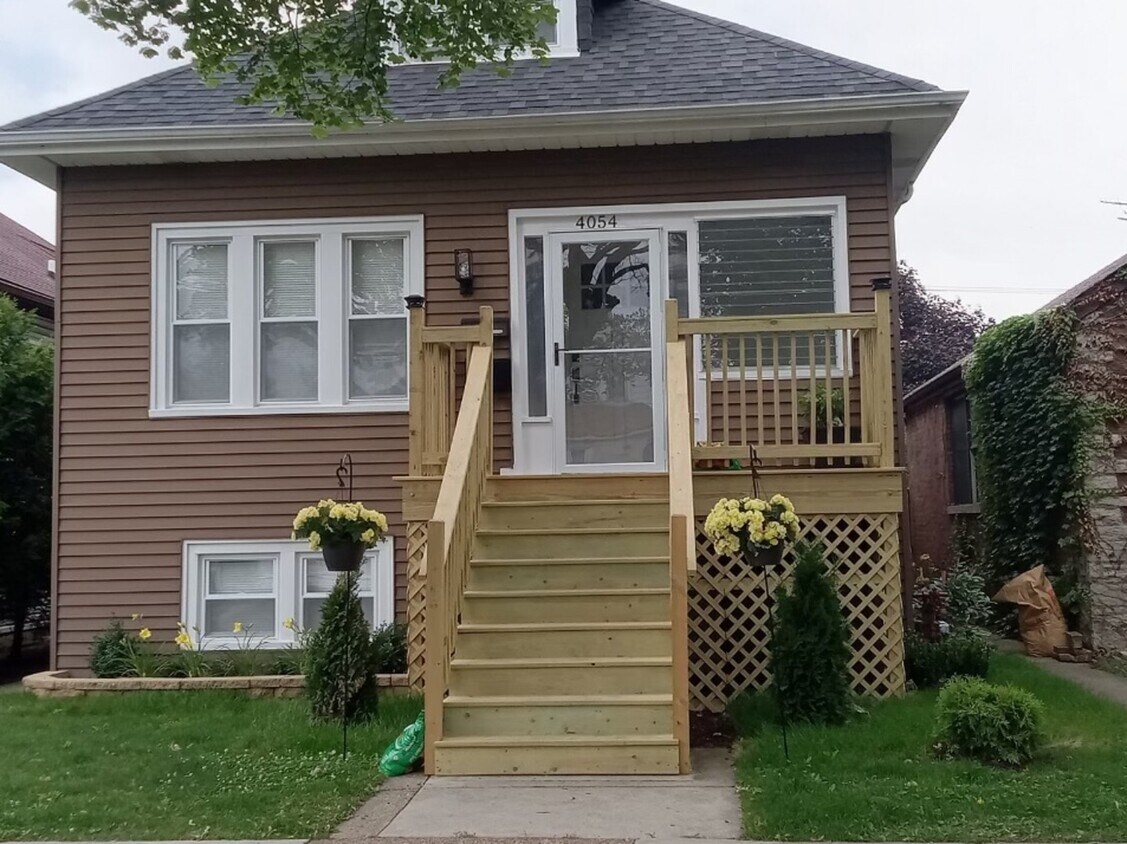 Foto principal - 4054 N Moody Ave