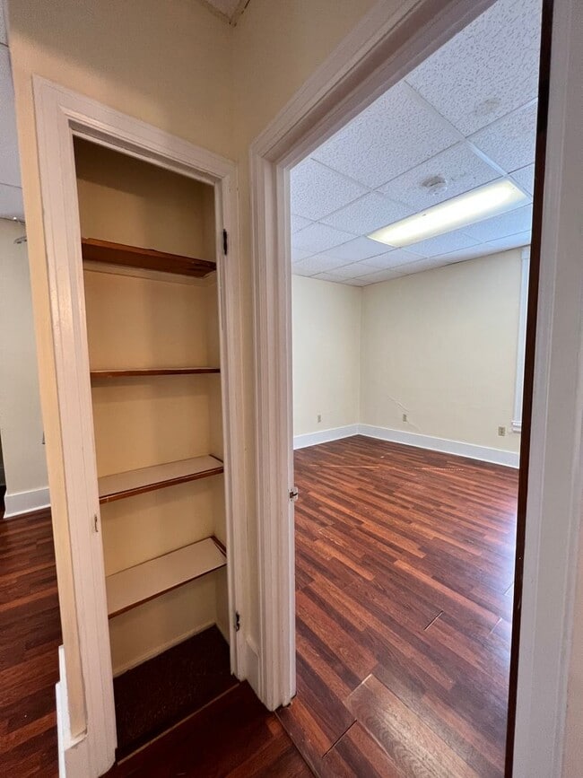 Building Photo - 42 N Prospect St