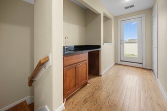 Building Photo - 510 Jackson Hill St