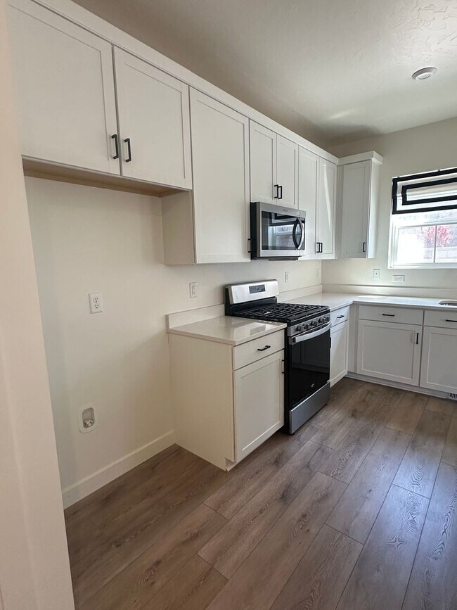 Foto del edificio - GORGEOUS EAGLE MOUNTAIN TOWNHOME!!!