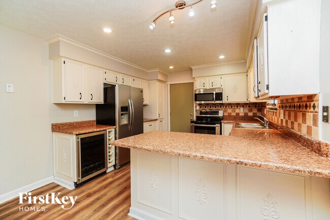 Building Photo - 2078 Lynbridge Dr