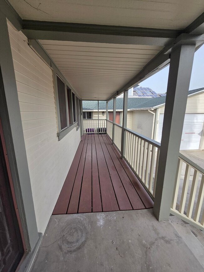 Foto del edificio - Raymond Ave 819/821