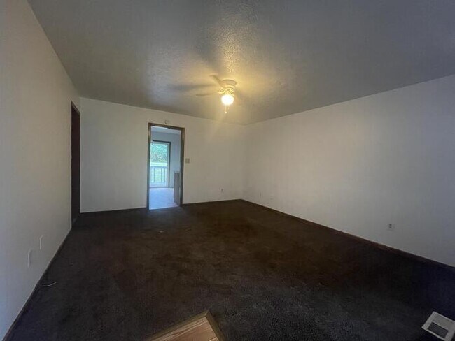 Building Photo - 310 Winters Way