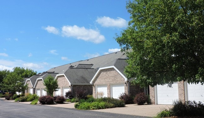 Building Photo - Maple Court Apartments