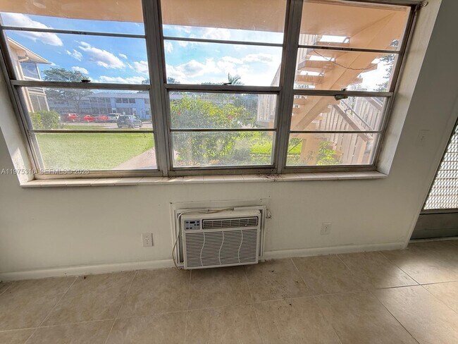 Foto del edificio - 210 Canterbury J