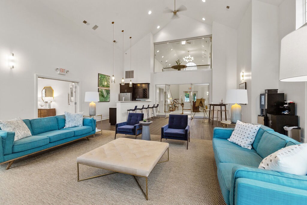 Casa club - Marble Cliff Commons