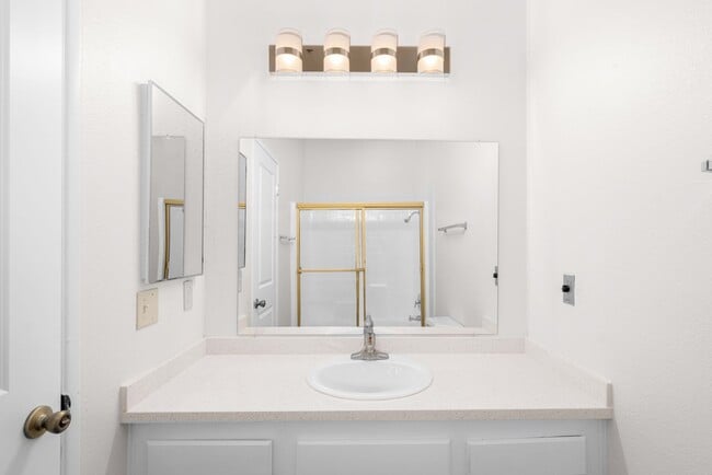 Interior Photo - Diplomat Apartments